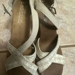 TOMS Women's Tan Crisscross Sandals